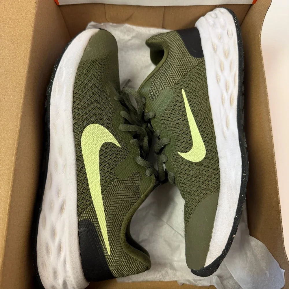 Nike Revolution 6 NN (GS) Size 5Y Rough Green/Barely Volt-Black Big Kid Gym
